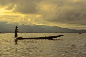 Myanmar: Pêcheur sur le lac INLE